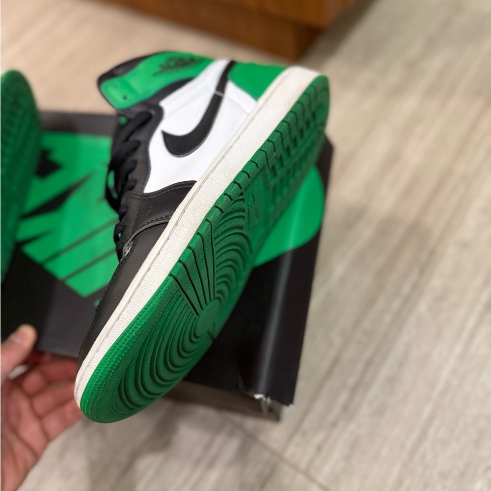 Air Jordan 1 Retro High OG Lucky Green size 9.5